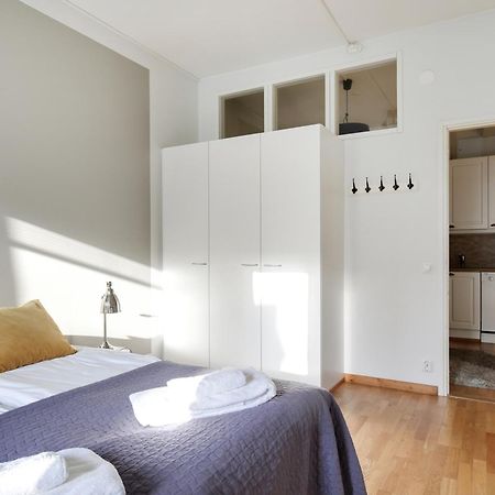 Kotimaailma Apartments Kamppi - 2Br In The City Center With Code Lock Helsínquia Exterior foto
