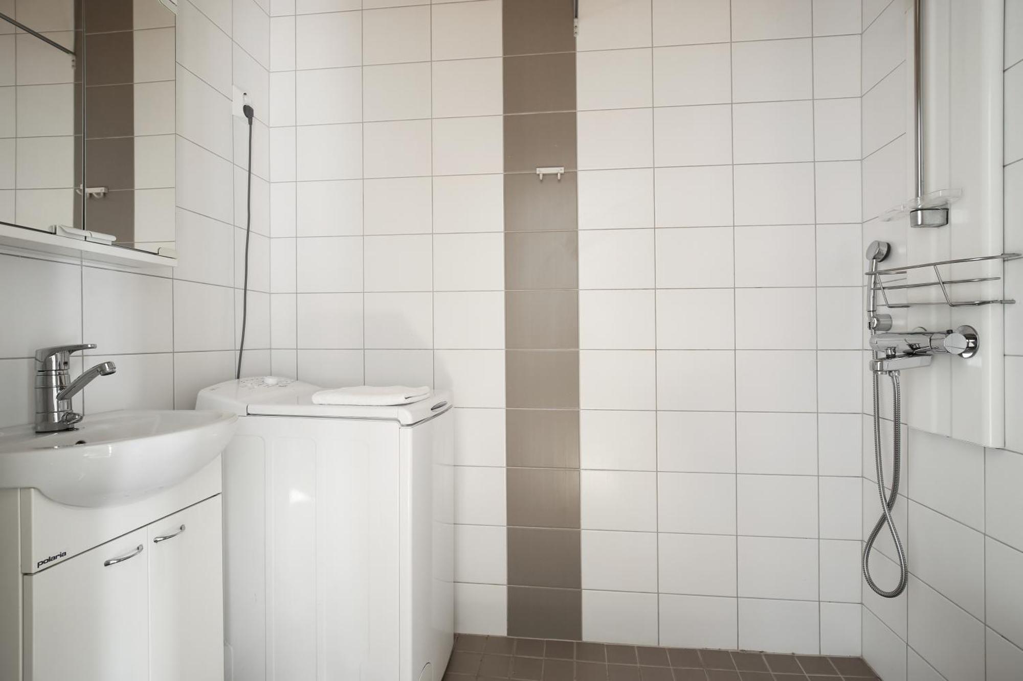 Kotimaailma Apartments Kamppi - 2Br In The City Center With Code Lock Helsínquia Exterior foto