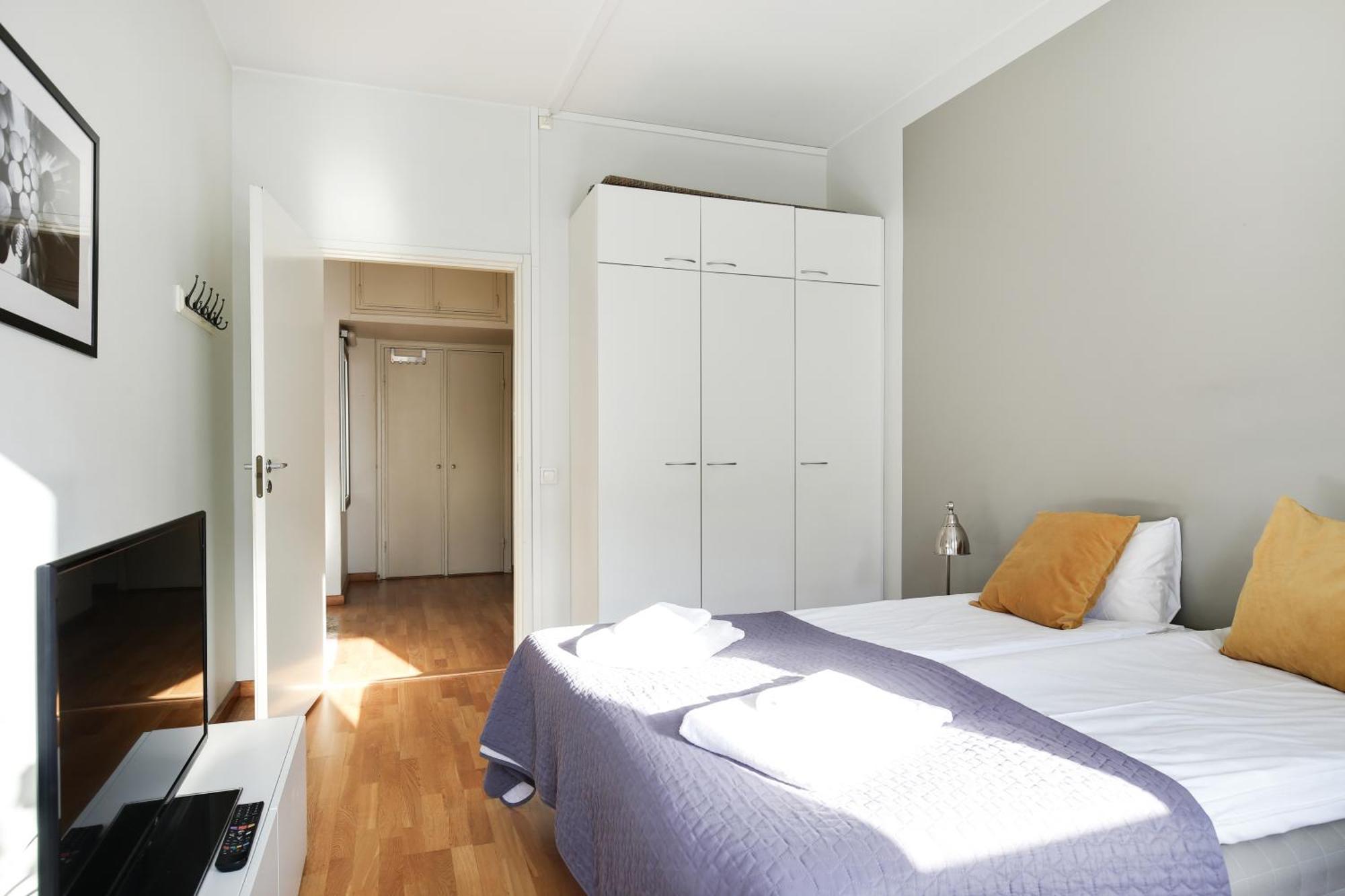 Kotimaailma Apartments Kamppi - 2Br In The City Center With Code Lock Helsínquia Exterior foto