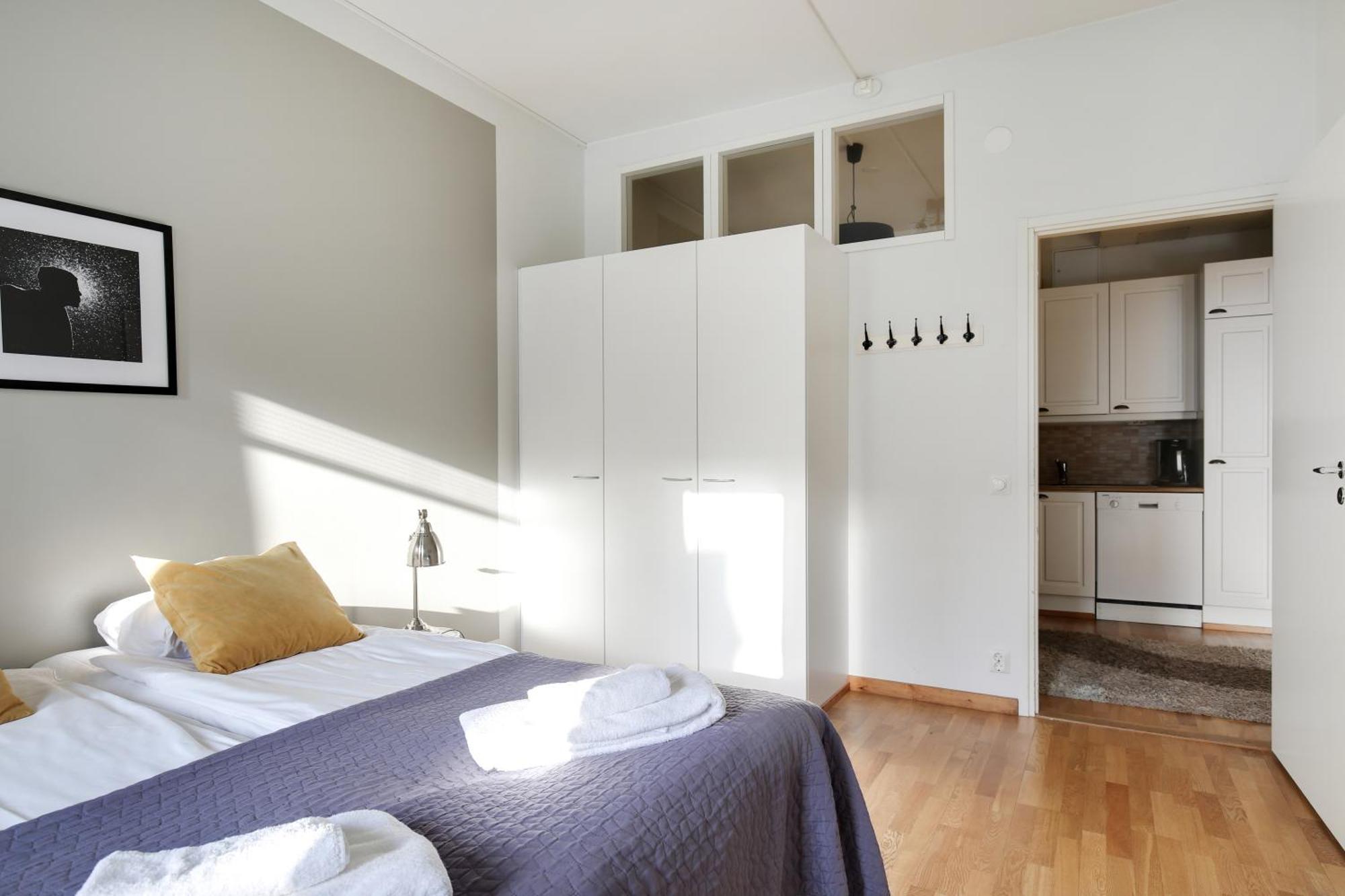 Kotimaailma Apartments Kamppi - 2Br In The City Center With Code Lock Helsínquia Exterior foto