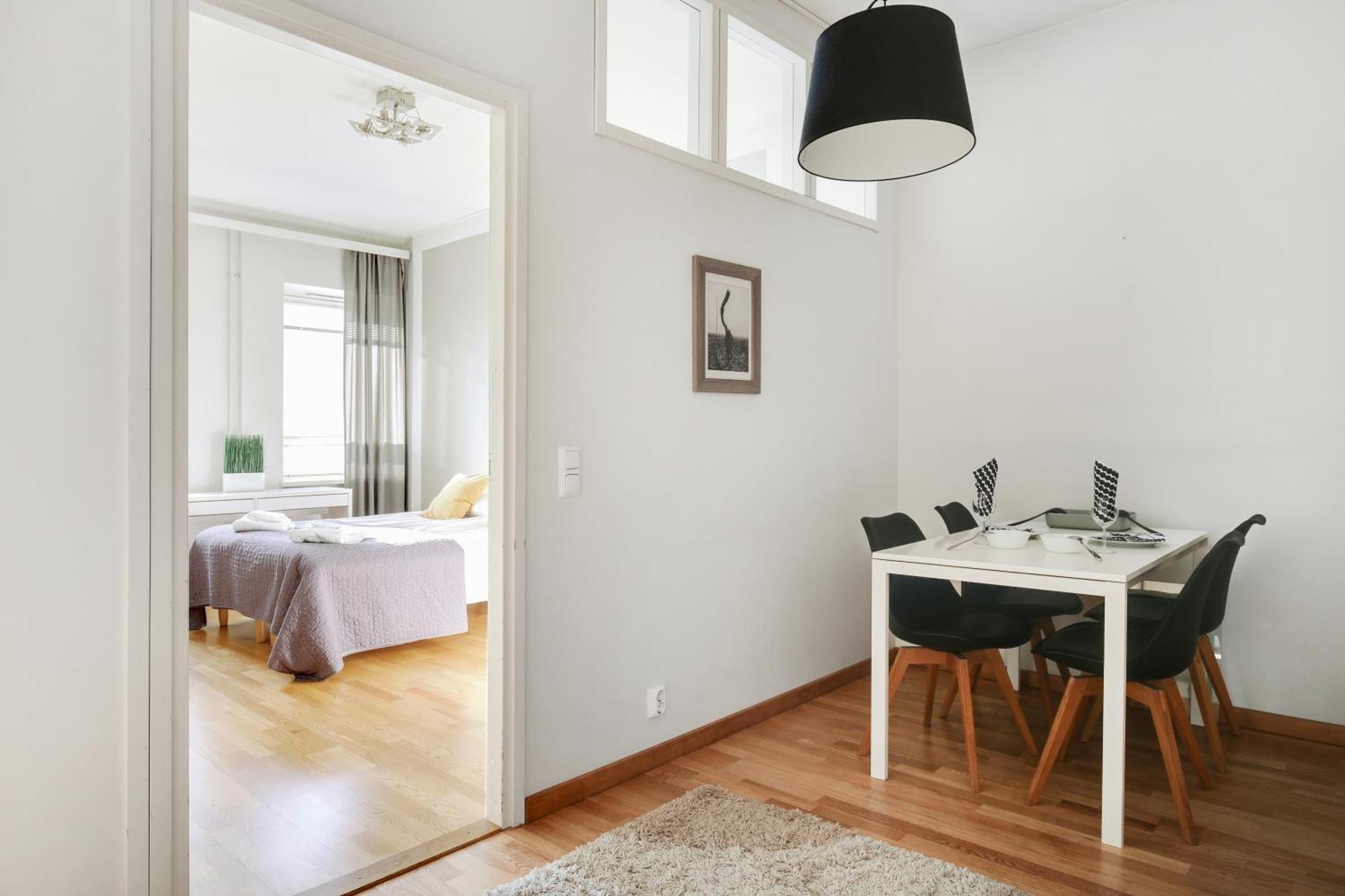 Kotimaailma Apartments Kamppi - 2Br In The City Center With Code Lock Helsínquia Exterior foto