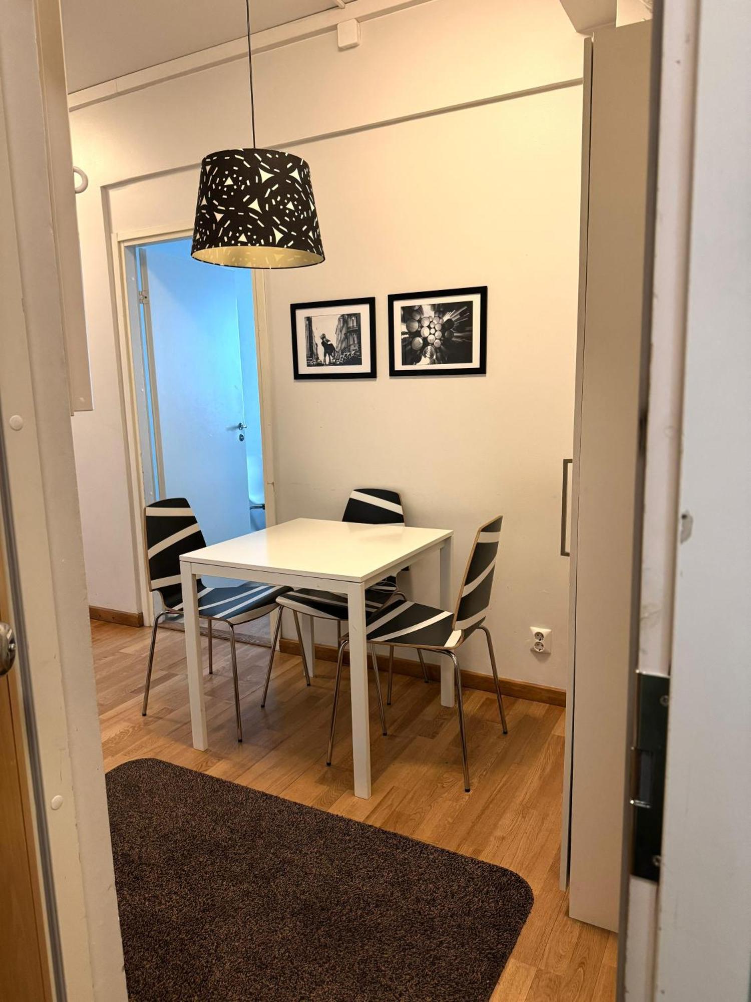 Kotimaailma Apartments Kamppi - 2Br In The City Center With Code Lock Helsínquia Exterior foto