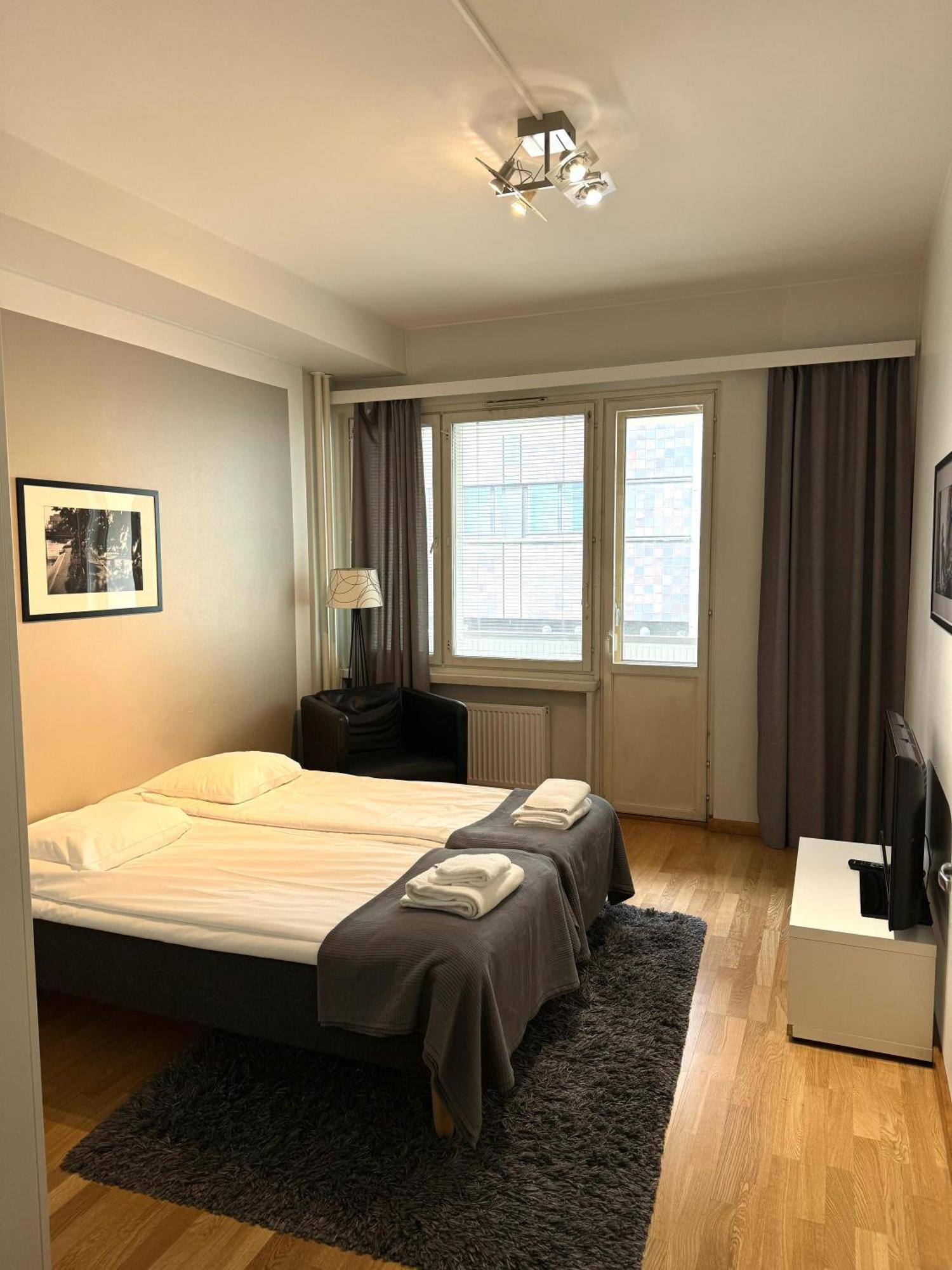 Kotimaailma Apartments Kamppi - 2Br In The City Center With Code Lock Helsínquia Exterior foto